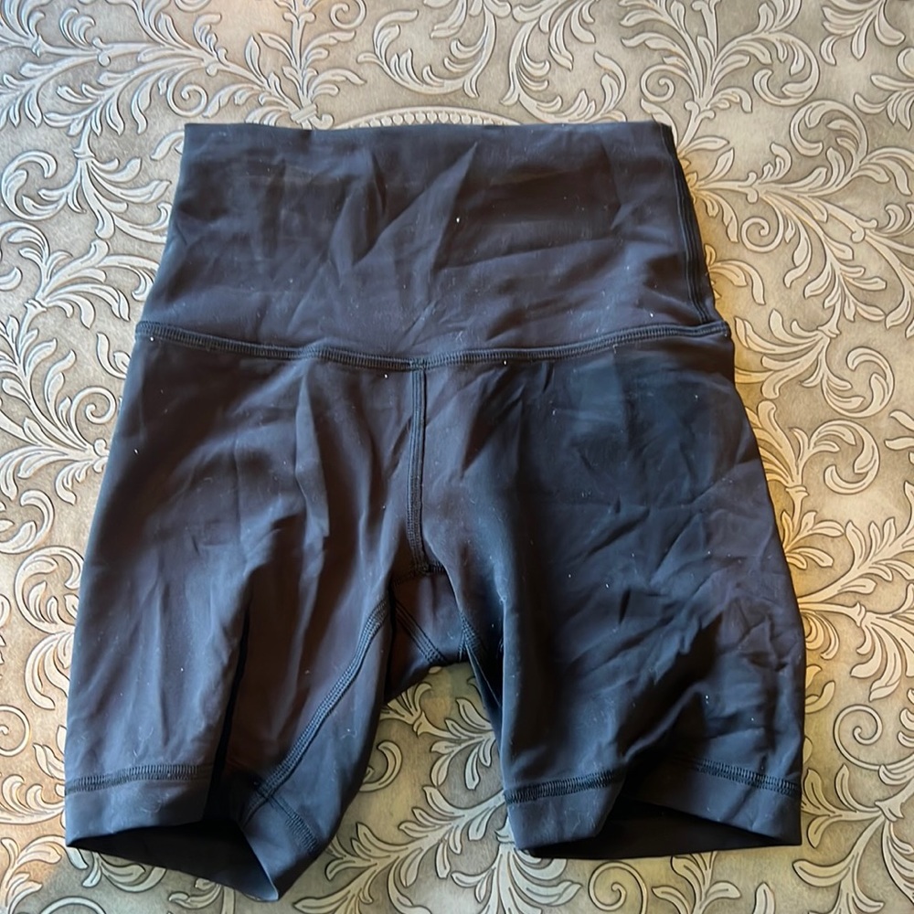Lululemon Black Wunder Train High Rise Short 6” Size 2